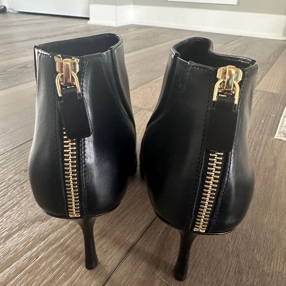 Stuart Weitzman size 10 Dasha black leather zip up bootie - NWT - Picture 3 of 8